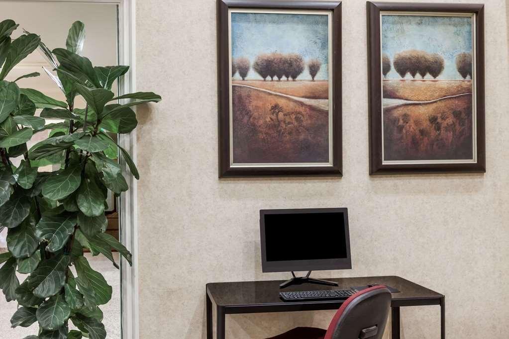 Hotel Ramada By Wyndham Bakersfield Esterno foto