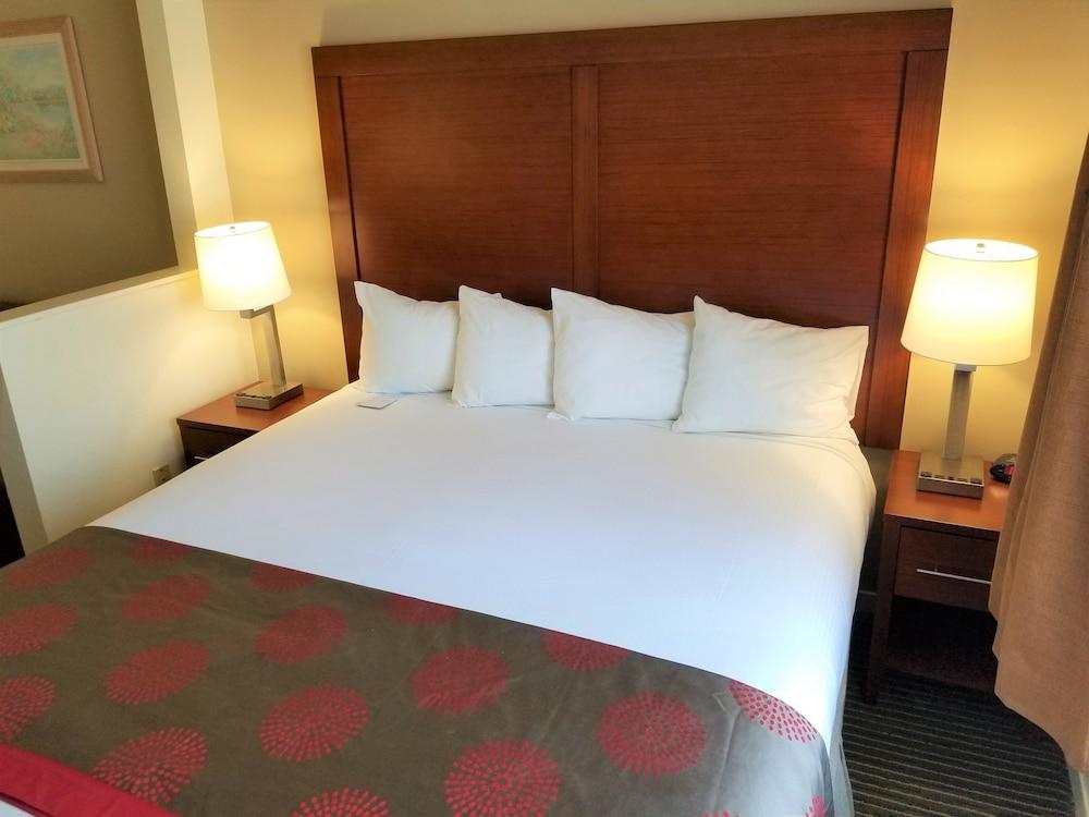 Hotel Ramada By Wyndham Bakersfield Esterno foto