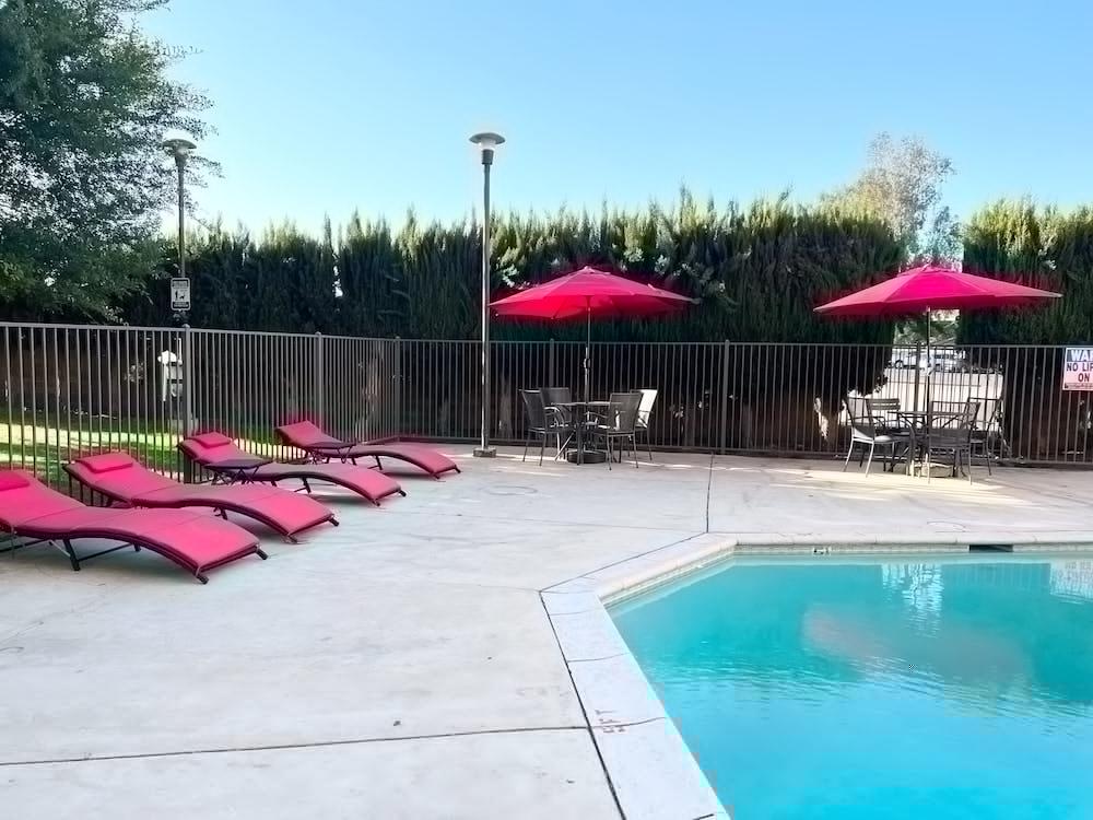 Hotel Ramada By Wyndham Bakersfield Esterno foto