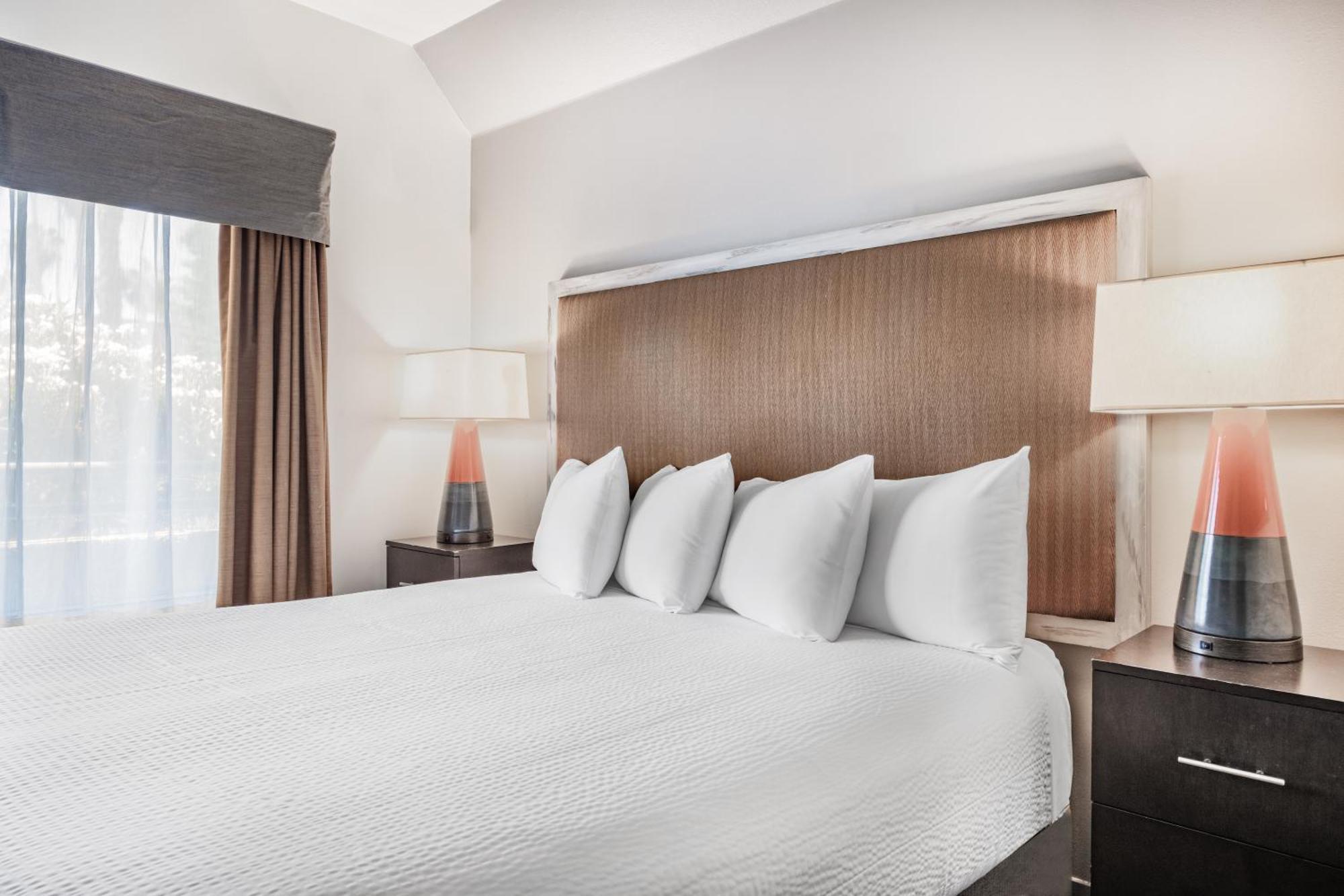 Hotel Ramada By Wyndham Bakersfield Esterno foto