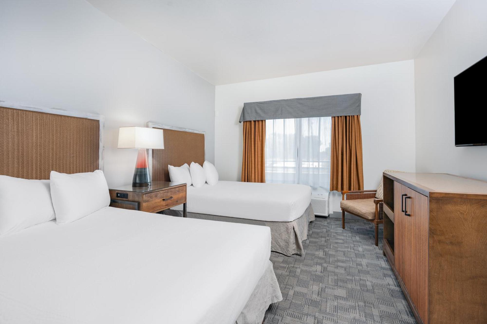 Hotel Ramada By Wyndham Bakersfield Esterno foto